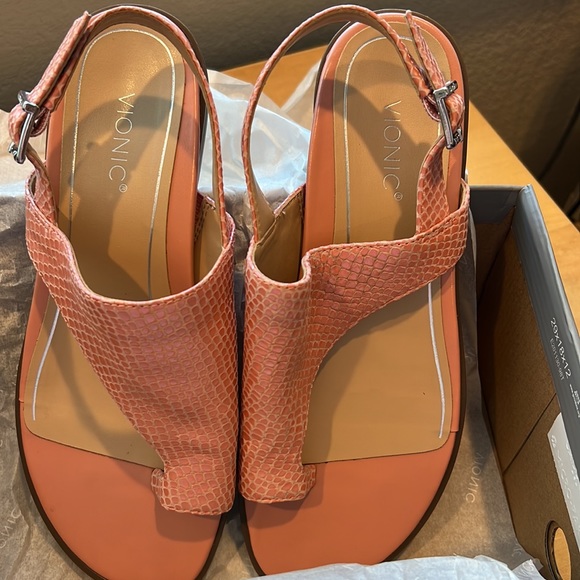 Vionic Women’s Peach Lizard Sandals Size 8 NEW NEVER WORN!!!!! - Picture 3 of 10